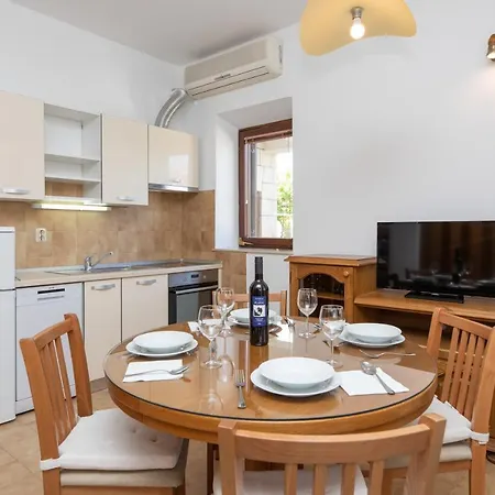 Apartments4you Supetar-the And Popular For Discovering The Island - Free Parking - 200 Meters From The Apartment